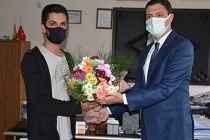 Kaymakam, öğrencilerinin yanında kovduğu öğretmenden özür diledi