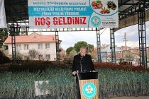 Büyükşehir Demirci'de 23 bin 750 meyve fidanını düzenlenen törenle üreticilere teslim etti