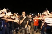 Haluk Levent Yaz Neşesi konserinde rüzgar gibi esti geçti