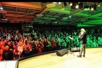 Süavi, öğretmenlerin de katıldığı konserde hem hüznü hem coşkuyu bir arada yaşattı