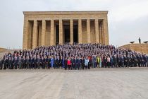 CHP Genel Başkanı Özel, partililerle birlikte Anıtkabir'i ziyaret etti