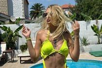 Nevide Çiçek'in tatil pozları beğeni topladı