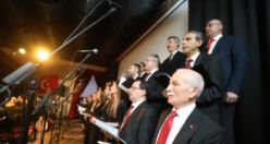 Yunusemre'de türkülerin yankılandığı konser, yoğun ilgi gördü