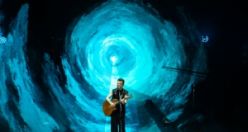 Müzik dünyasının efsane ismi Kenan Doğulu, Harbiye’de  binlerce hayranı ile açıkhava senfonisine imza attı.