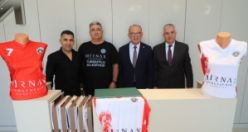 Turgutlu Belediyesi Kadın Voleybol Takımının Göğüs Sponsoru Mirnas Bahçeşehir Turgutlu Oldu. Voleybol Takımı Formasında Narin Güran Sliueti