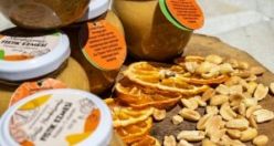 Kurutulmuş mandalina fıstık ezmesiyle buluştu