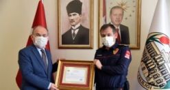 İzmir Depreminde Görev Alan İtfaiye Personeline Başarı Belgesi Verildi