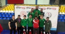 Akhisar Belediyespor genç güreşçileri tarih yazdı
