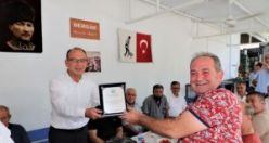 Başkan Çetin Akın’a Teşekkür Plaketi
