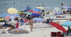 Çeşme’ye tatilci akını, plajlar doldu taştı!
