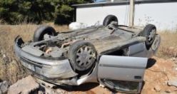 Kontrolden çıkan otomobilin bir başka araçla çarpışıp takla attığı kazada 3 kişi yaralandı