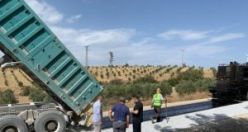 32 kilometrelik grup yolunda sathi kaplama çalışmasına başladı