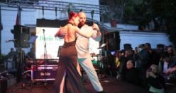 İzmir’de nostalji şöleni: Dario Moreno Sokak Şenliği yoğun ilgi gördü