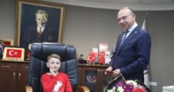 Başkan Çetin Akın, Koltuğunu Minik Başkanlara Devretti