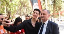 GENÇLER 19 MAYIS’I DOYA DOYA YAŞADI