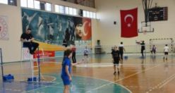 YUNUSEMRELİ BADMİNTONCULARDAN 8 MADALYA