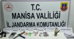 Uyuşturucu ticareti operasyonu 4 kişi gözaltına alındı