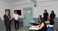 BAŞKAN BALABAN’DAN YENİ EĞİTİM YILINA BAŞLAYAN ÖĞRENCİLERE ZİYARET