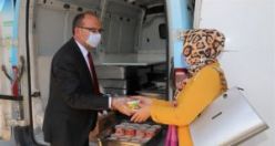 Başkan Çetin Akın Vatandaşa Aşure Dağıttı