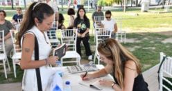 Ünlü Yazarlar Manisa'da  Hafta Sonunda Okurlarıyla Buluştu