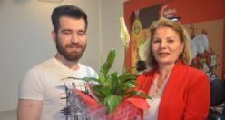 Waffle'cı Fatih geleneğini bozmadı! Engellileri yine mekanında ağırladı