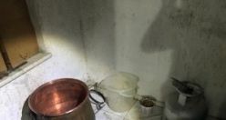 Kaçak içki imalatı operasyonu sırasında ilginç görüntüler ortaya çıktı