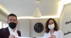 CHP Demirci'den Cumhuriyet Bayramında  Esnafa Türk Bayrağı Jesti