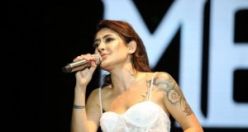 Melek Mosso, Akhisar’da hayranlarına unutulmaz bir gece yaşattı