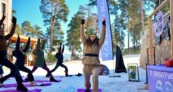 Soğuk Sarıkamış’ta dağda yoga yaptırdı