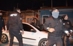 Son Dakika! Demirci'de bir ev ve otomobil kurşunlandı! Saldırganlar kaçtı