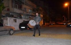 Demirci'de Ramazan ayının son sahurunda davulcular son kez tokmak vurdu