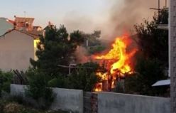Demirci Kasımfakı Mahallesinde çıkan yangın korkuttu