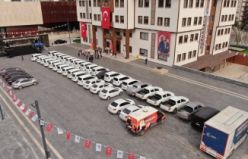 Yunusemre Belediyesi’nin ihtiyaç fazlası 48 kiralık aracı 100. Yıl Meydanı’nda sergiledi