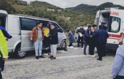 SON DAKİKA! Demirci’de Yol Ayrımında İki Araç  Çarpıştı! 2 Yaralı Hastaneye Kaldırıldı