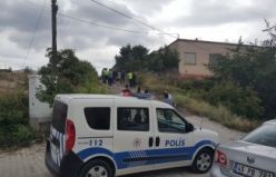Demirci'de Olay! Eşinin boğazına cam parçası dayayarak rehin aldı !