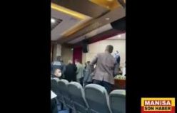 Yunusemre  Belediye Başkanı Mehmet Çerçi, CHP Grup Başkanvekili Mersinli’yi meclisten kovdu