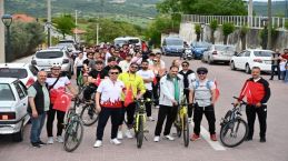 DEMİRCİ’DE GENÇLİK HAFTASI COŞKUSU: GENÇLER PEDALLARI GELECEK İÇİN ÇEVİRDİ