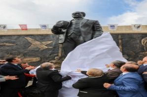 ATATÜRK HEYKELİ 100. YIL’A ÇOK YAKIŞTI