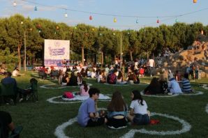 Bu başkan işi biliyor! Akhisar Belediyesi’nden Babalar Günü’ne özel konser