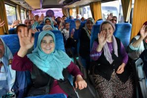 Demirci’den Gelen 77 Kişilik Kadın Kafilesi Manisa’yı ‘Adım Adım’ Gezdi