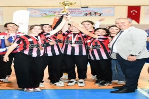 DEMİRCİ'DE ŞAMPİYONLAR SPORTMENLİKLE TAÇLANDI!