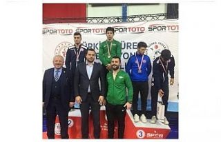 Akhisar Belediyespor genç güreşçileri tarih yazdı