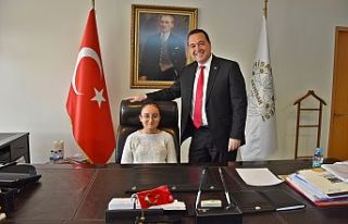 Şehit Kızı Sude Nur Belediye Başkanı oldu