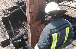 İtfaiye son anda evi kurtardı