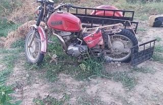 Otomobil motosiklete arkadan çarptı 1'i ağır...
