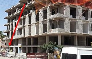 Sıva yaparken düşen 2 işçi can verdi