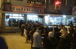 Koronavirüs Demirci'de Öğrencileri Kuyruğa...
