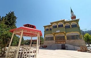 Saruhanlı Belediyesi Cami Bahçelerini Yeniliyor