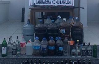 Litrelerce kaçak içkiye el konuldu