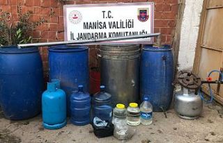 Bidonlarda kaçak içki yakalandı